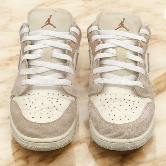 Air Jordan 1 Low SE Light Taupe Sail Brown Sneakers Women’s 7 Premium Suede - Picture 3 of 11